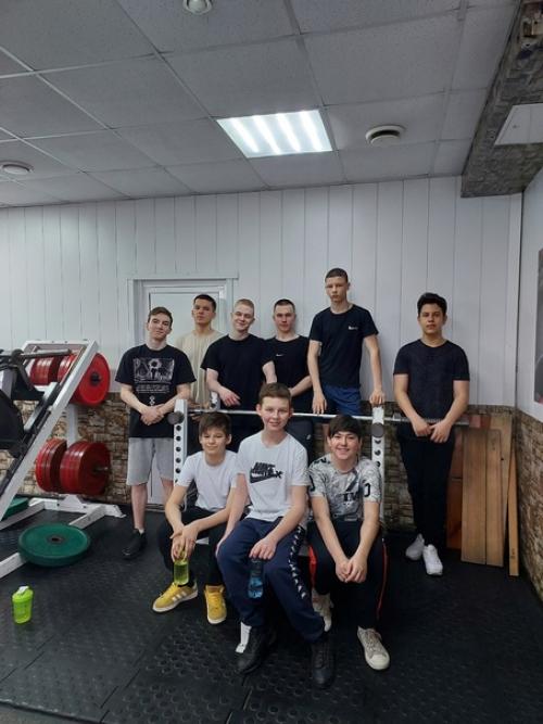 В Малаховке открыл школу жима штанги лежа. 01