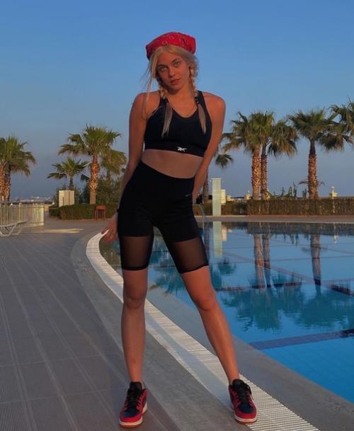 Есть тут у меня олды, кто знает, что когда-то я работала фитнес - инструктором около двух лет? 04