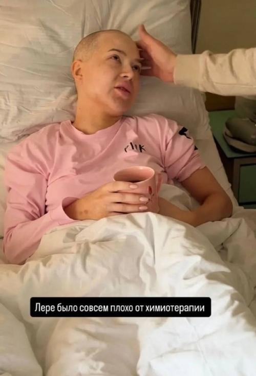 Блогершу лерчек, которая борется с раком, заметили на тренировке в фитнес-клубе - кадры тут же вызвали бурную реакцию в сети. 02