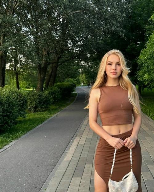 В женской команде крылья советов играла одна из самых ярких футболисток страны - Светлана Елисеева. 02