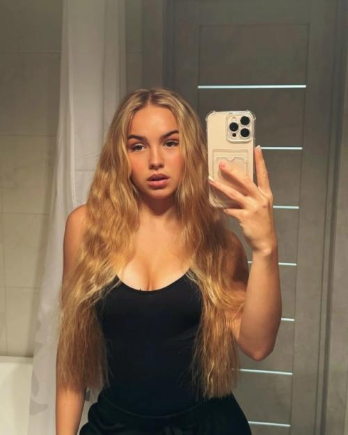 В женской команде крылья советов играла одна из самых ярких футболисток страны - Светлана Елисеева. 01