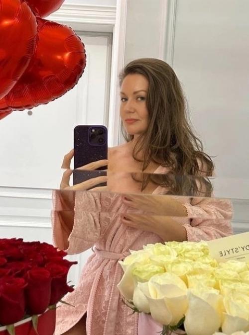 Приветствую!  Мое имя Настасья баке, мне 42 года, и я - женщина, которая точно знает, чего хочет от жизни и от отношений. 02
