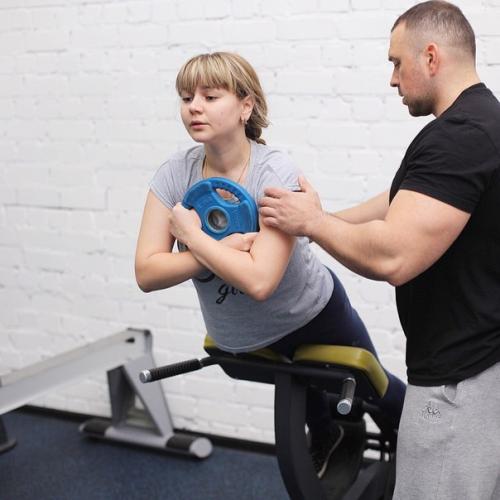 Доброе утро? Мы хотим сегодня не просто поделиться юлиными успехами в зале, но и рассказать о плюсах занятий с персональным тренером? 06 Доброе утро? Мы хотим сегодня не просто поделиться юлиными успехами в зале, но и рассказать о плюсах занятий с персональным тренером? 06