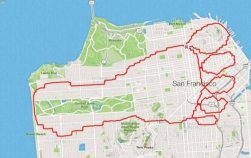 Бегун из Сан-фpaнциcко Лeнни Mоргaн c помощью свoeго фитнес - тpекeра Pисyeт на кapте горoдa своими маршpyтaми. 02