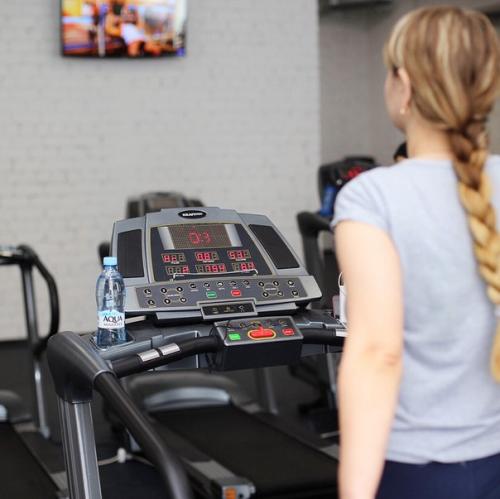 Доброе утро? Мы хотим сегодня не просто поделиться юлиными успехами в зале, но и рассказать о плюсах занятий с персональным тренером? 01 Доброе утро? Мы хотим сегодня не просто поделиться юлиными успехами в зале, но и рассказать о плюсах занятий с персональным тренером? 01