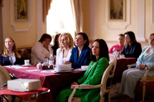 Вчера участвовала в секции комитета по развитию женского предпринимательства, в деловой программе мурманского отделения Опора России. 02