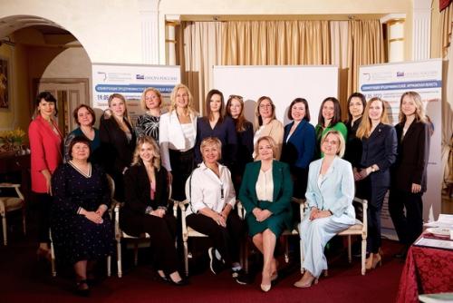 Вчера участвовала в секции комитета по развитию женского предпринимательства, в деловой программе мурманского отделения Опора России. 01