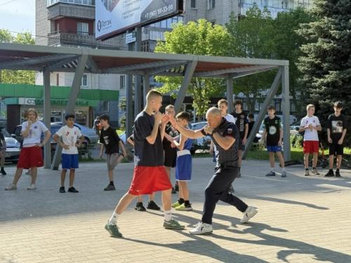 Спортсмены федерации бокса г. Железногорска провели открытую тренировку в честь празднования дня победы. 05