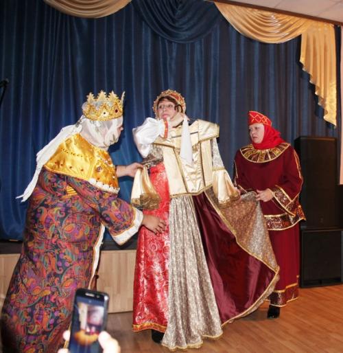 16 мая в семеновском ДК прошел отчетный концерт творческих коллективов и объединений. 01