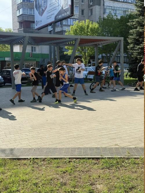 Спортсмены федерации бокса г. Железногорска провели открытую тренировку в честь празднования дня победы. 04