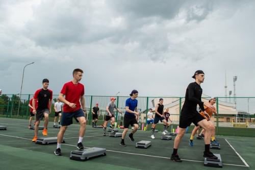 Грейс Джонс - американская модель и певица с необычайно тёмным цветом кожи. 02