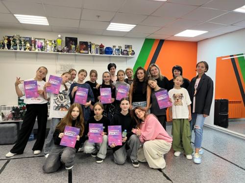 На прошлых выходных мы завершили наш летний танцевальный интенсив, который оставил яркие впечатления у всех участников! 01