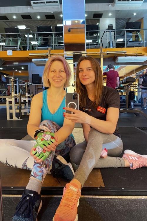 Где еще пережидать жару, как не под кондиционером, в спортзале? 01