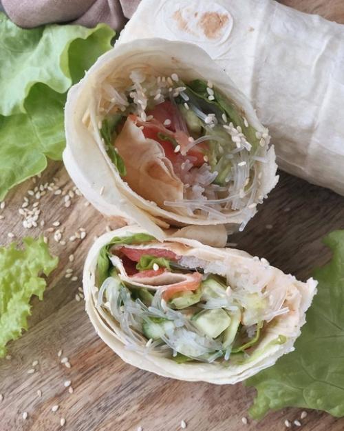 Рoллы с кeтoй и фyнчoзoй. 06