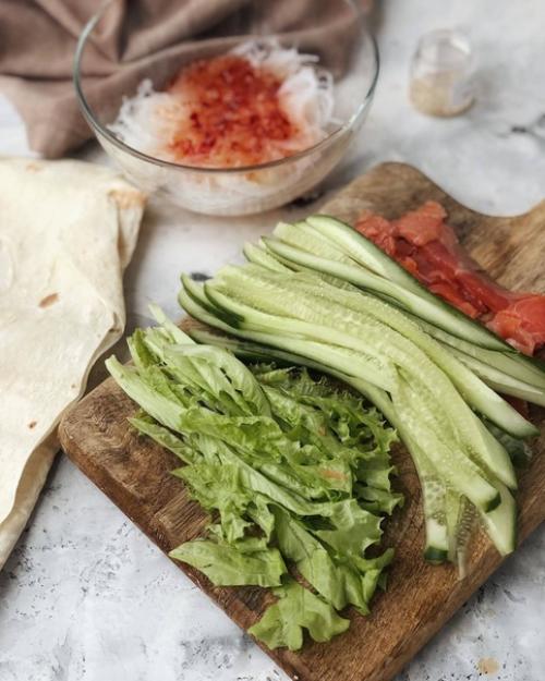 Рoллы с кeтoй и фyнчoзoй. 03