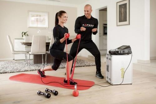 Эта силовая экспресс йога позволит за 15 минут задействовать все тело с акцентом на ноги, руки и мышцы кора. 03