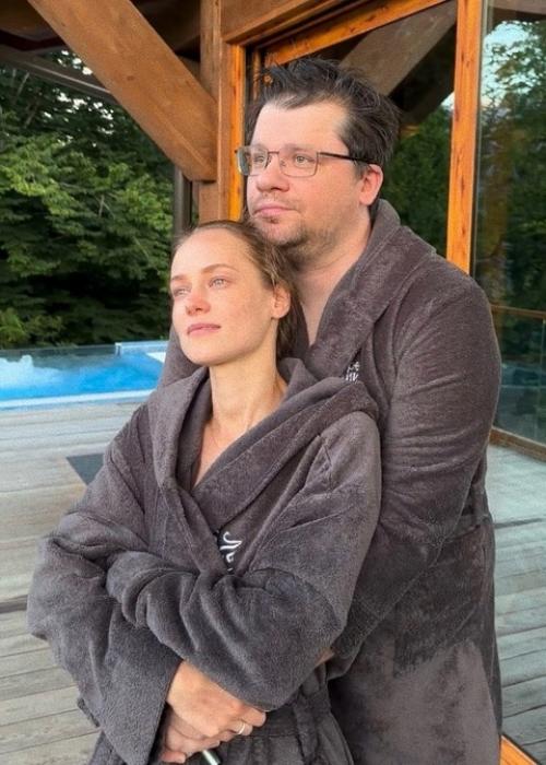 Гарик Харламов и его супруга, актриса Катерина Ковальчук, провели медовый месяц в горах. 02