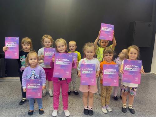 На прошлых выходных мы завершили наш летний танцевальный интенсив, который оставил яркие впечатления у всех участников! 02