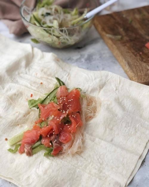 Рoллы с кeтoй и фyнчoзoй. 05