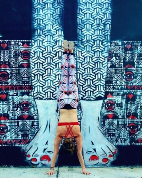 Сорен бьюкенен - девушка, которая объединила йогу и граффити. 01