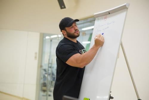 Совсем недавно Андрей скоромный выступил с лекцией о питании в фитнес-клубе NEW GYM. 01