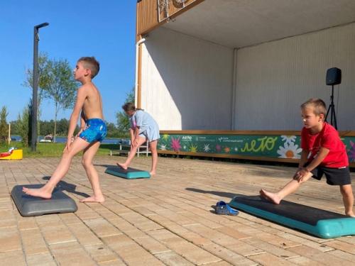 Также в нашем парке прошла тренировка по фитнесу лето. 02