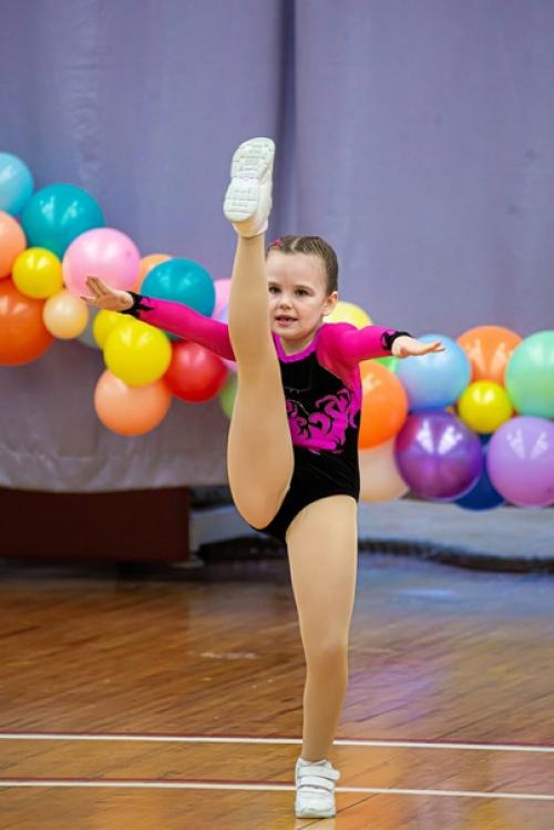 Внимания!  Внимания!  Мы обьявляем набор в команды по фитнес - аэробике (спортивная аэробика, степ - аэробика, аэробика, хип - хоп), ! 05