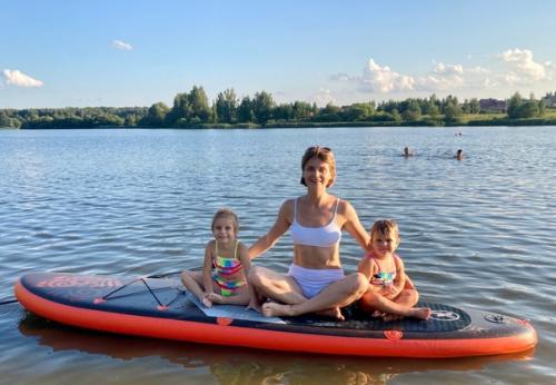 Вчера мы со своей бандой на сапах катались. 01