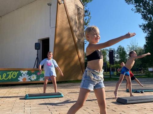 Также в нашем парке прошла тренировка по фитнесу лето. 03