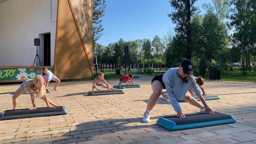 Также в нашем парке прошла тренировка по фитнесу лето. 04