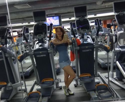 Суббота - отличное время, чтобы сходить в зал и нагнать упущенное за неделю. 01