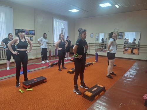 В преддверии дня физкультурника девушки из группы фитнеса городского дома культуры присоединились к флешмобу Большая Зарядка. 04