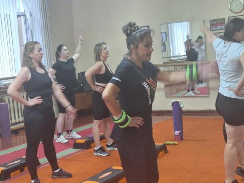 В преддверии дня физкультурника девушки из группы фитнеса городского дома культуры присоединились к флешмобу Большая Зарядка. 03