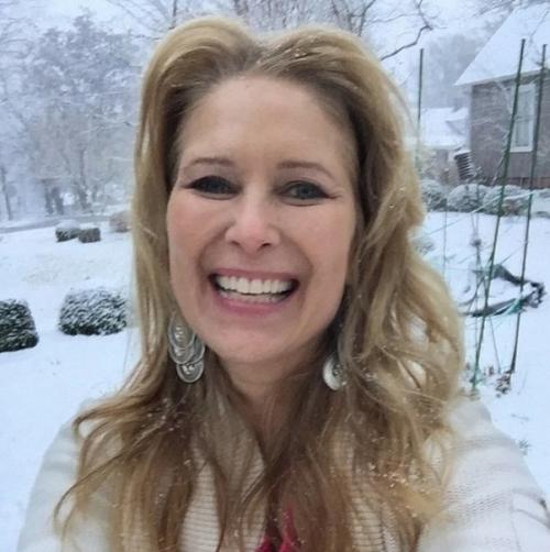 Эта девушка живет в США, ведет популярный видеоблог о красоте … и ей 60 лет. 02