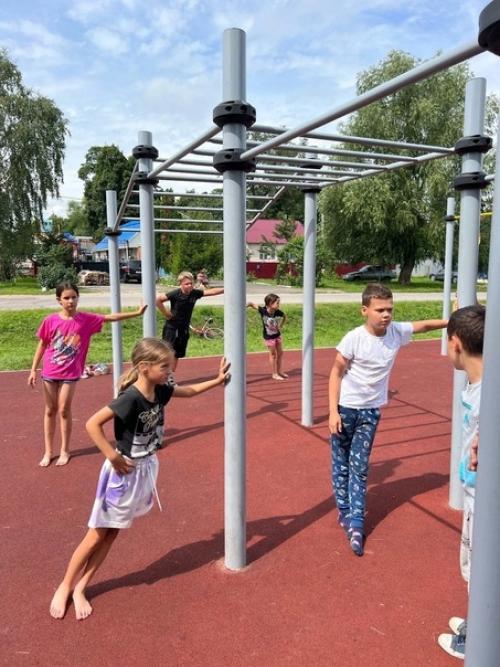 Август для подростков села ищеино начался с фитнес - тренировки с профессиональным тренером Валерией Лазаревой. 01