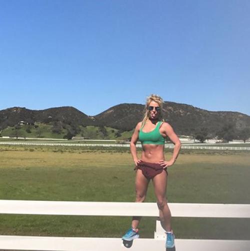 Спортивная жизнь Бритни Спирс: как изменилась фигура певицы за два года. 05