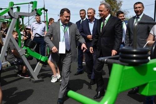 На набережной открыли крупнейший уличный фитнес - парк в стране. 04