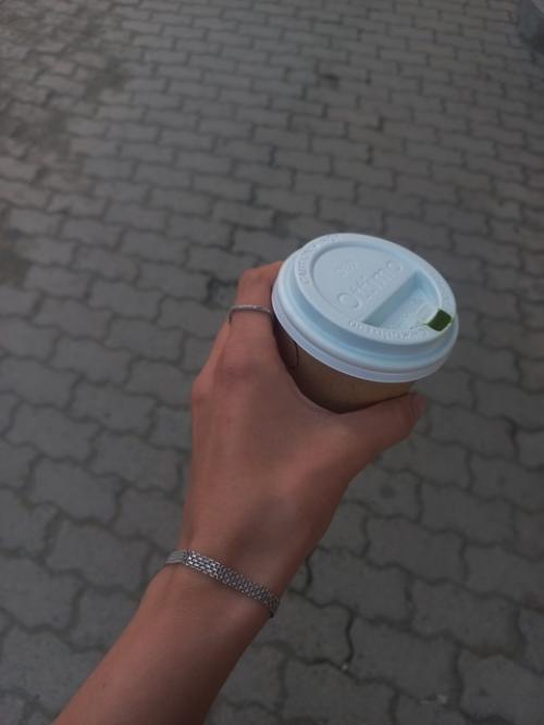 Я Даша, живу рядом с Владивостоком, учусь на логиста и им же работаю. 04 Я Даша, живу рядом с Владивостоком, учусь на логиста и им же работаю. 04