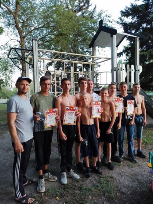 В посёлке комсомолец первый турнир по дворовой гимнастике прошёл. 05 В посёлке комсомолец первый турнир по дворовой гимнастике прошёл. 05