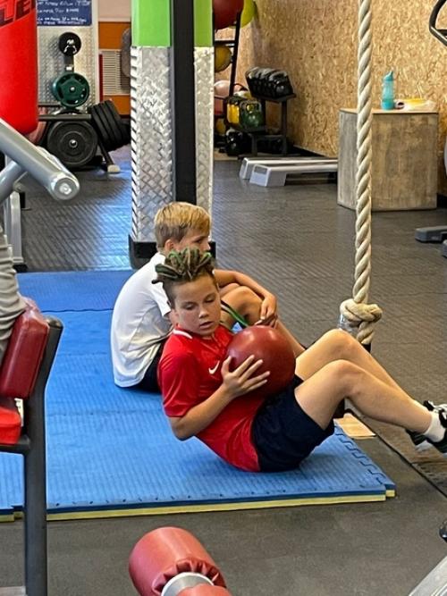 Мы продолжаем заниматься капоэйра. 04