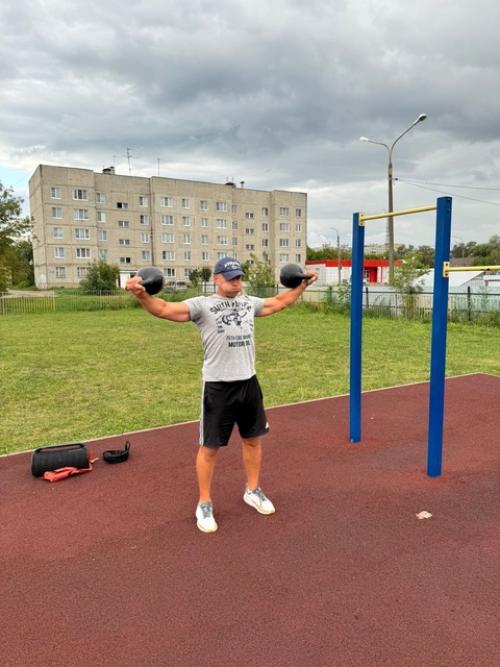 Круговая тренировка - это популярная практика в мире фитнеса, которая сочетает в себе силовые упражнения и кардиотренировку. 03