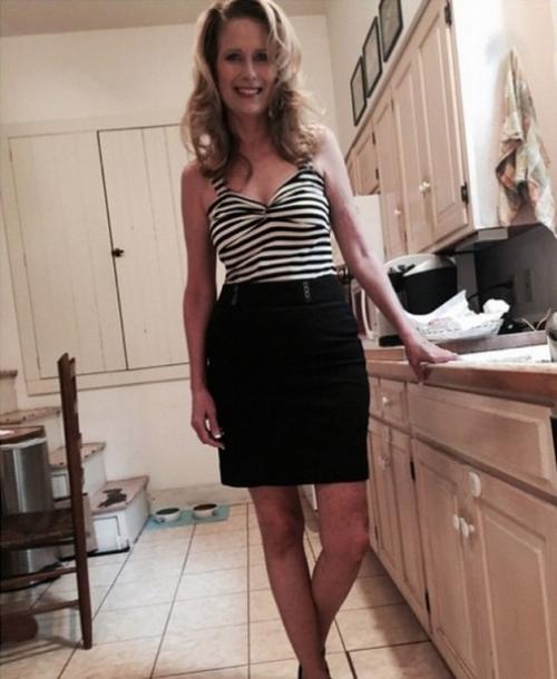 Эта девушка живет в США, ведет популярный видеоблог о красоте … и ей 60 лет. 01