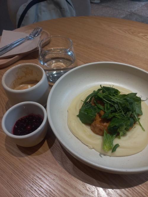 Я Даша, живу рядом с Владивостоком, учусь на логиста и им же работаю. 06 Я Даша, живу рядом с Владивостоком, учусь на логиста и им же работаю. 06