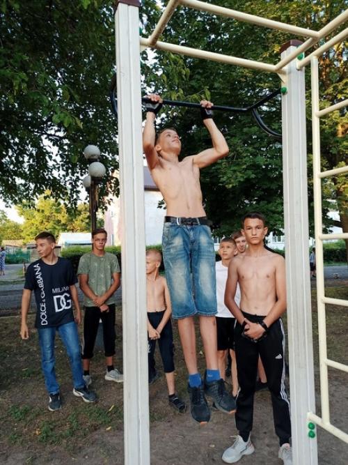 В посёлке комсомолец первый турнир по дворовой гимнастике прошёл. 02 В посёлке комсомолец первый турнир по дворовой гимнастике прошёл. 02