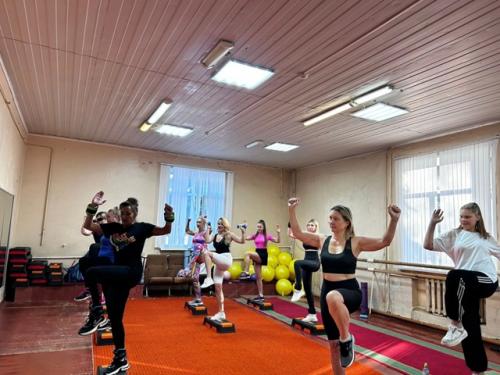 В преддверии дня физкультурника девушки из группы фитнеса городского дома культуры присоединились к флешмобу Большая Зарядка. 06