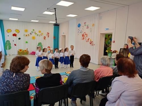 День уважения к людям старшего поколения. 01