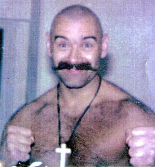 Чарльз бронсон.  В 2007 году Чарльз бронсон выпустил книгу о фитнесе, где описал свою обычную тюремную тренировку под названием Одиночный Фитнес. 02 Чарльз бронсон.  В 2007 году Чарльз бронсон выпустил книгу о фитнесе, где описал свою обычную тюремную тренировку под названием Одиночный Фитнес. 02