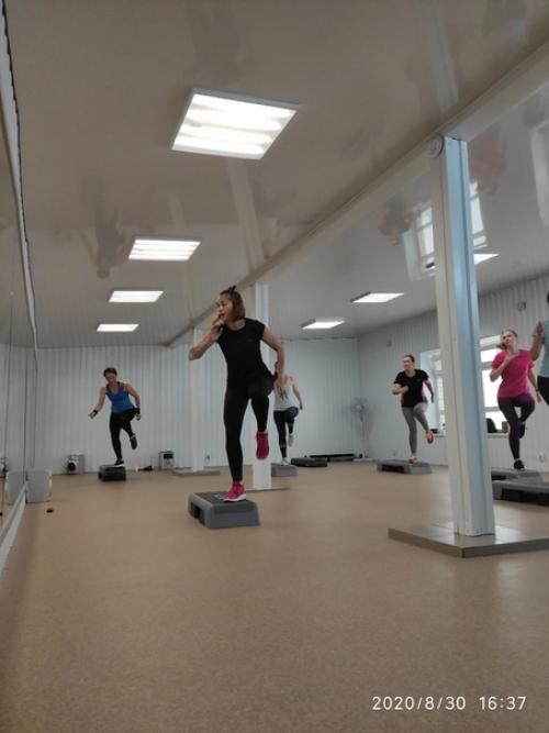 Думаю про степ - аэробику нужно сказать пару слов отдельно. 01