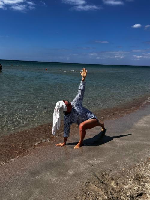 Недавно я увидела клип про многодетных известных женщин с хорошей фигурой! 01