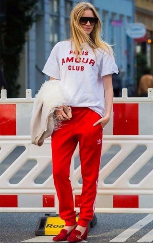 Неспортивный гардероб: как правильно носить вещи в спортивном стиле. 07